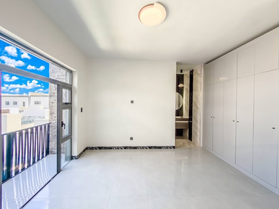 6 Bedroom Property for Sale in Sandown Western Cape